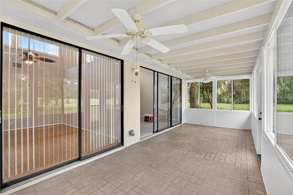 合同活跃: $268,500 (2 贝兹, 2 浴室, 1581 平方英尺)