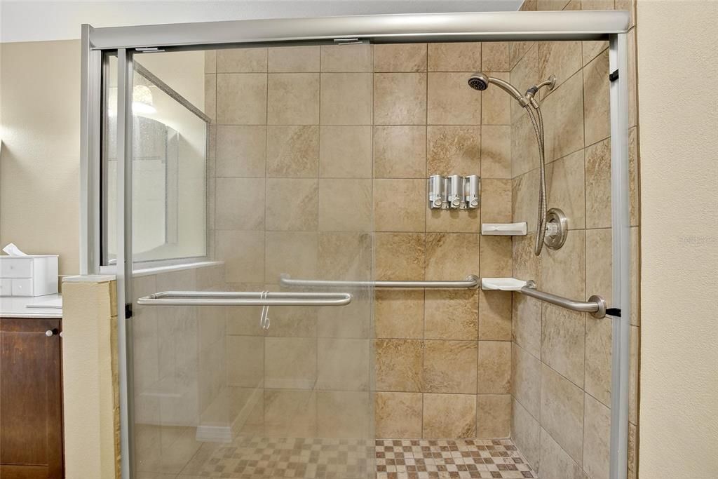 合同活跃: $268,500 (2 贝兹, 2 浴室, 1581 平方英尺)