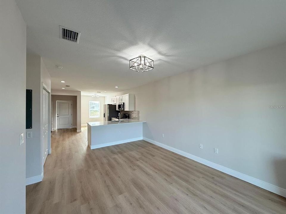 For Sale: $317,000 (6 beds, 0 baths, 2324 Square Feet)