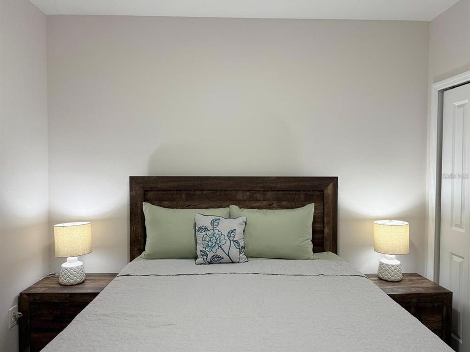 For Sale: $317,000 (6 beds, 0 baths, 2324 Square Feet)
