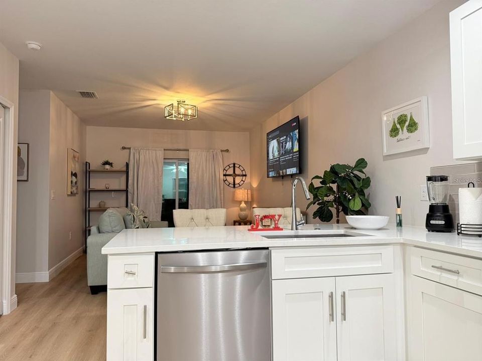 For Sale: $317,000 (6 beds, 0 baths, 2324 Square Feet)