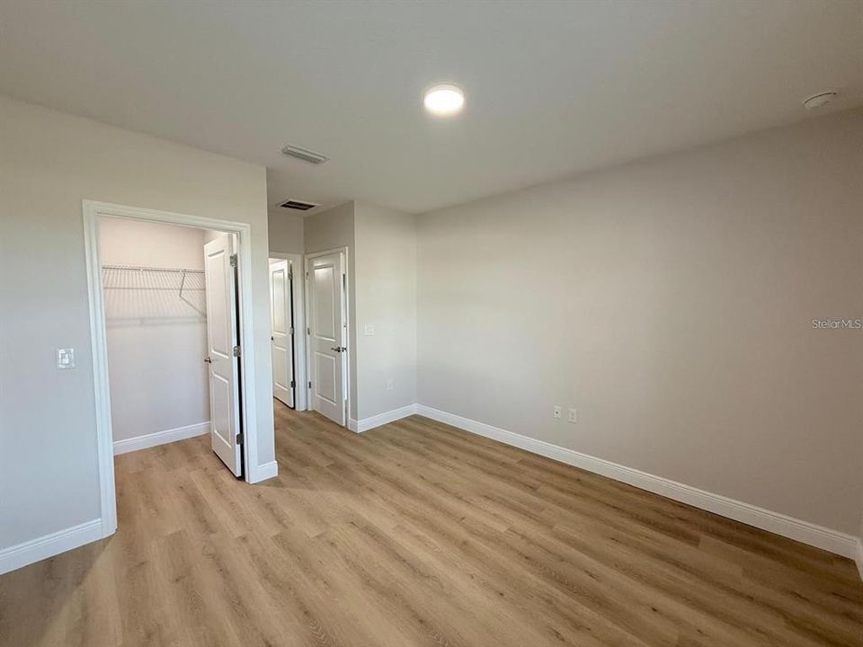 For Sale: $317,000 (6 beds, 0 baths, 2324 Square Feet)