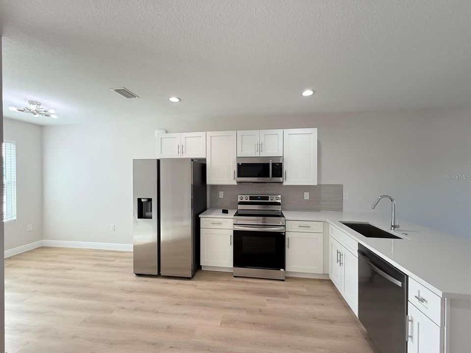 For Sale: $317,000 (6 beds, 0 baths, 2324 Square Feet)