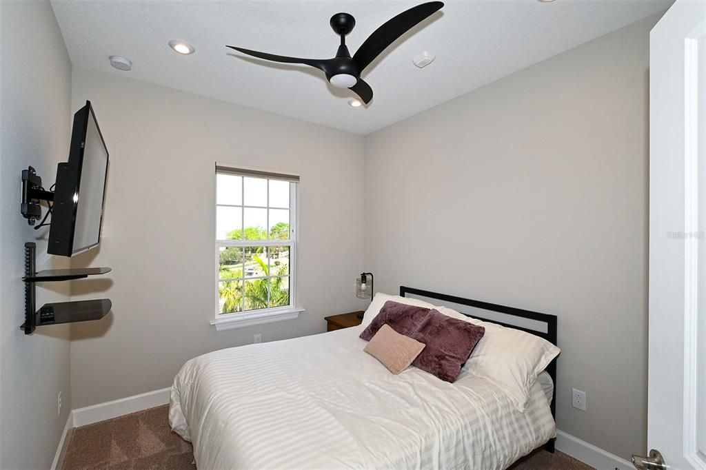 Activo con contrato: $499,000 (3 camas, 3 baños, 1825 Pies cuadrados)