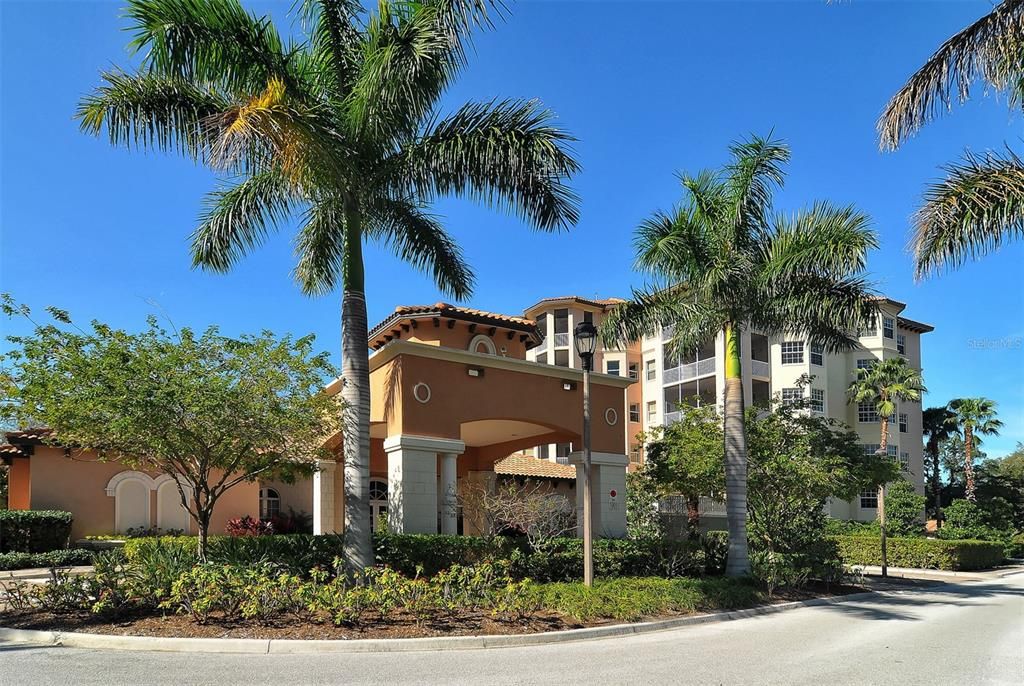 Activo con contrato: $499,000 (3 camas, 3 baños, 1825 Pies cuadrados)