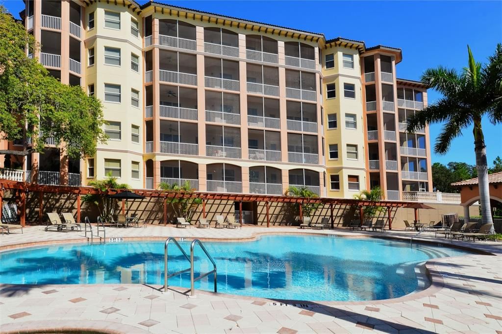 Activo con contrato: $499,000 (3 camas, 3 baños, 1825 Pies cuadrados)