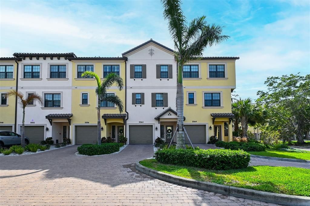 Activo con contrato: $499,000 (3 camas, 3 baños, 1825 Pies cuadrados)