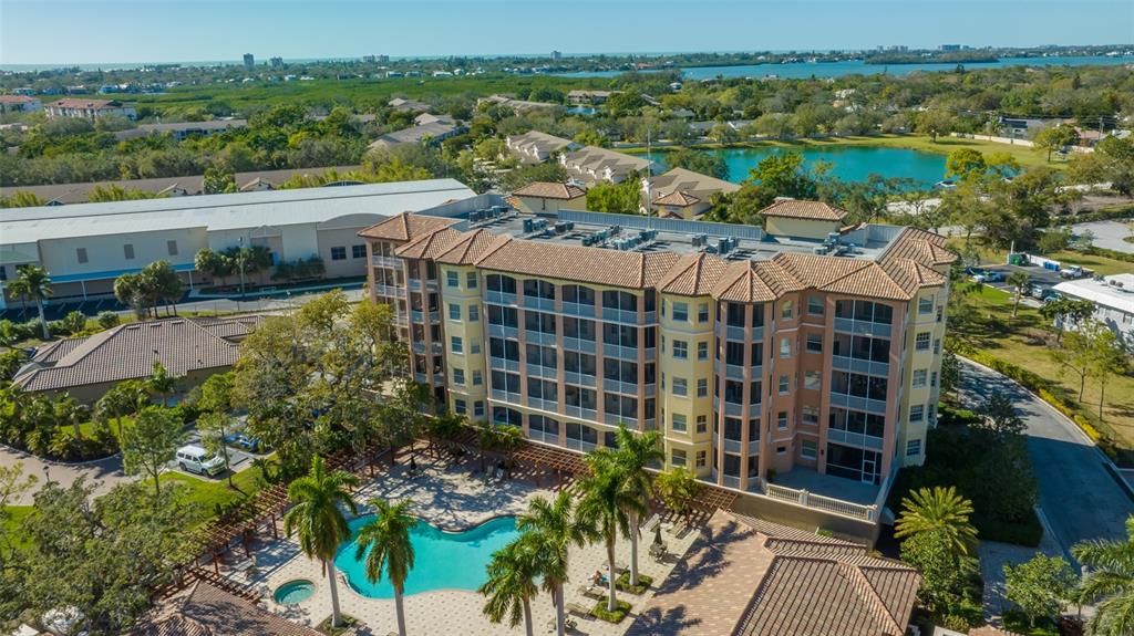 Activo con contrato: $499,000 (3 camas, 3 baños, 1825 Pies cuadrados)