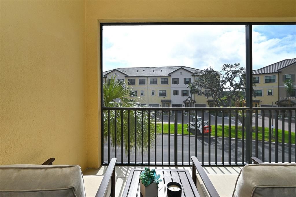 Activo con contrato: $499,000 (3 camas, 3 baños, 1825 Pies cuadrados)