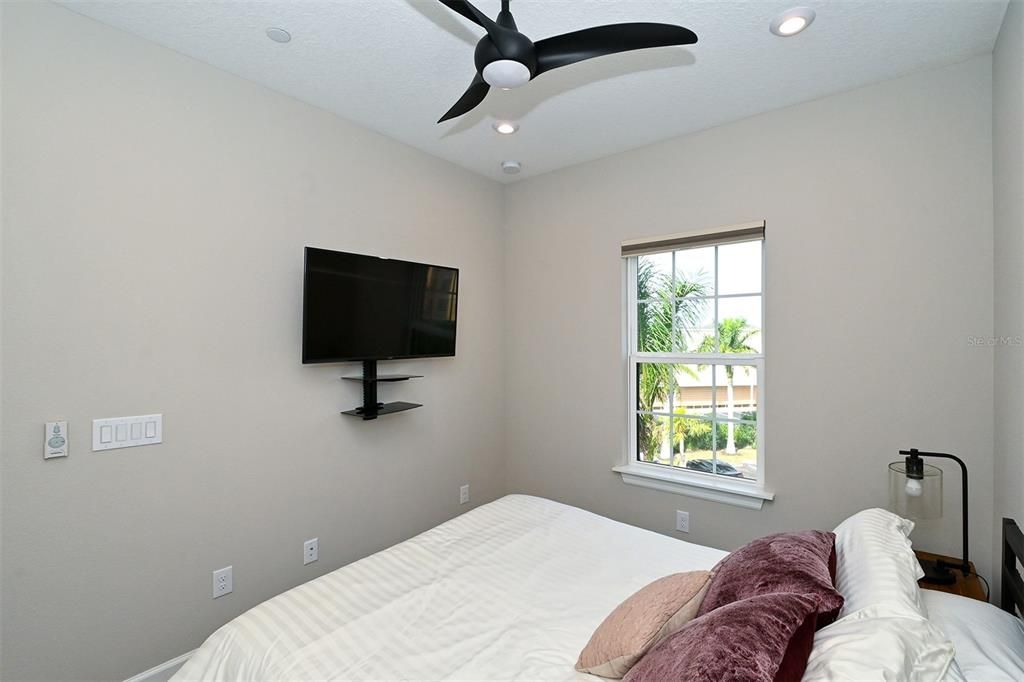 Activo con contrato: $499,000 (3 camas, 3 baños, 1825 Pies cuadrados)
