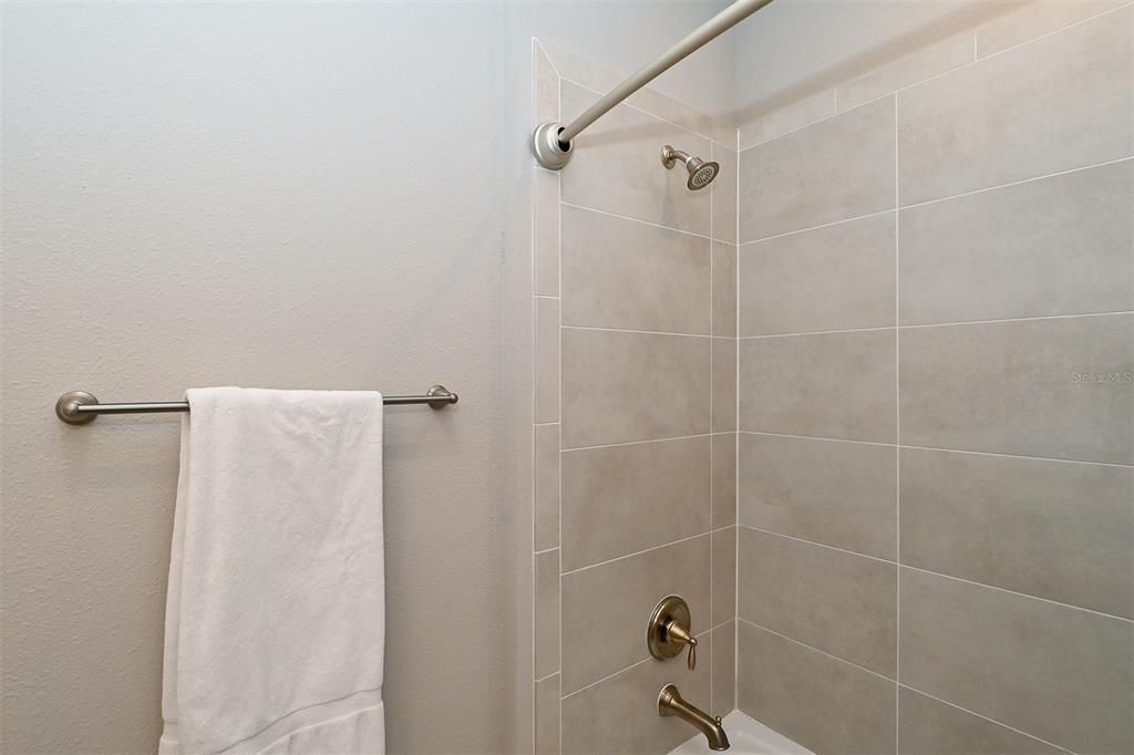 Activo con contrato: $499,000 (3 camas, 3 baños, 1825 Pies cuadrados)
