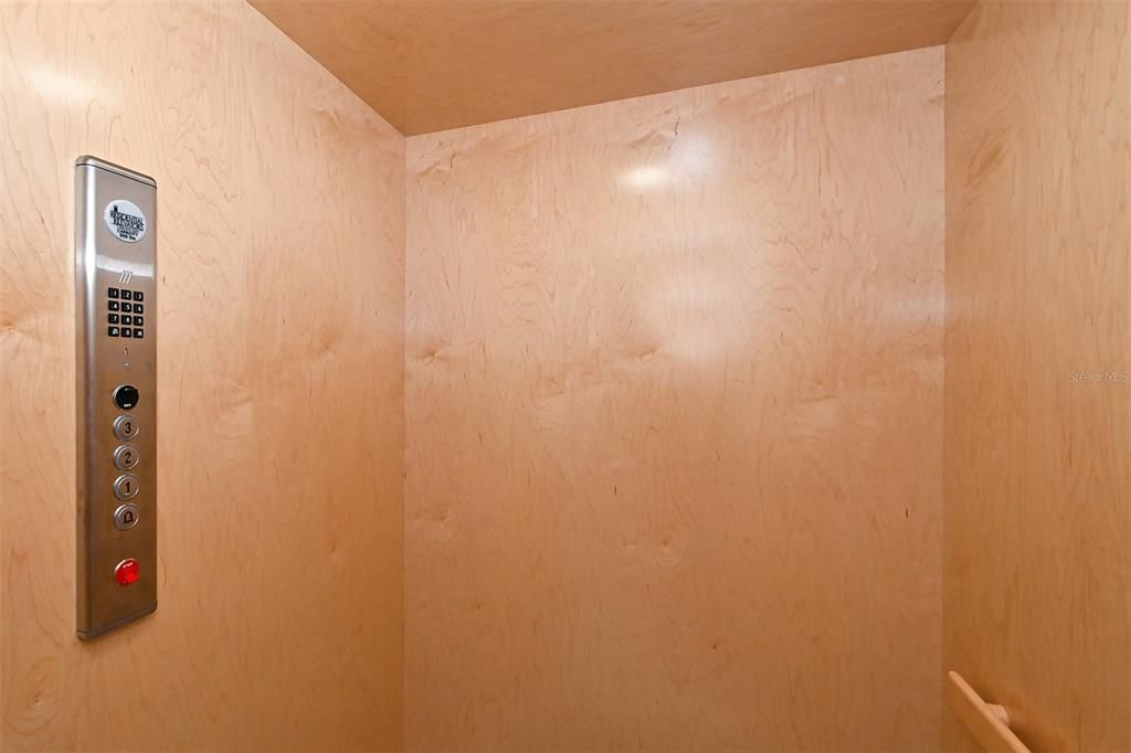Activo con contrato: $499,000 (3 camas, 3 baños, 1825 Pies cuadrados)