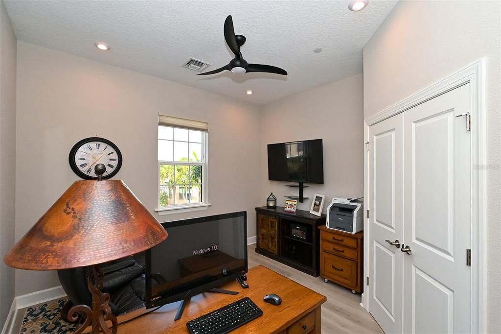 Activo con contrato: $499,000 (3 camas, 3 baños, 1825 Pies cuadrados)