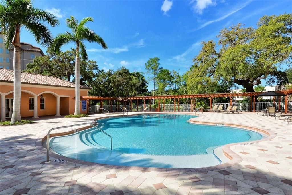 Activo con contrato: $499,000 (3 camas, 3 baños, 1825 Pies cuadrados)