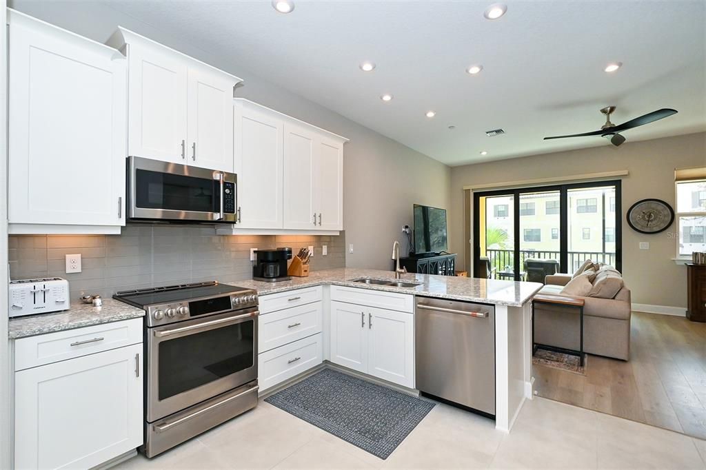 Activo con contrato: $499,000 (3 camas, 3 baños, 1825 Pies cuadrados)