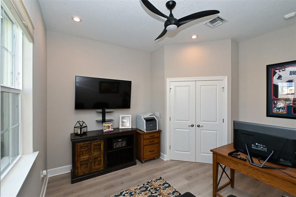 Activo con contrato: $499,000 (3 camas, 3 baños, 1825 Pies cuadrados)