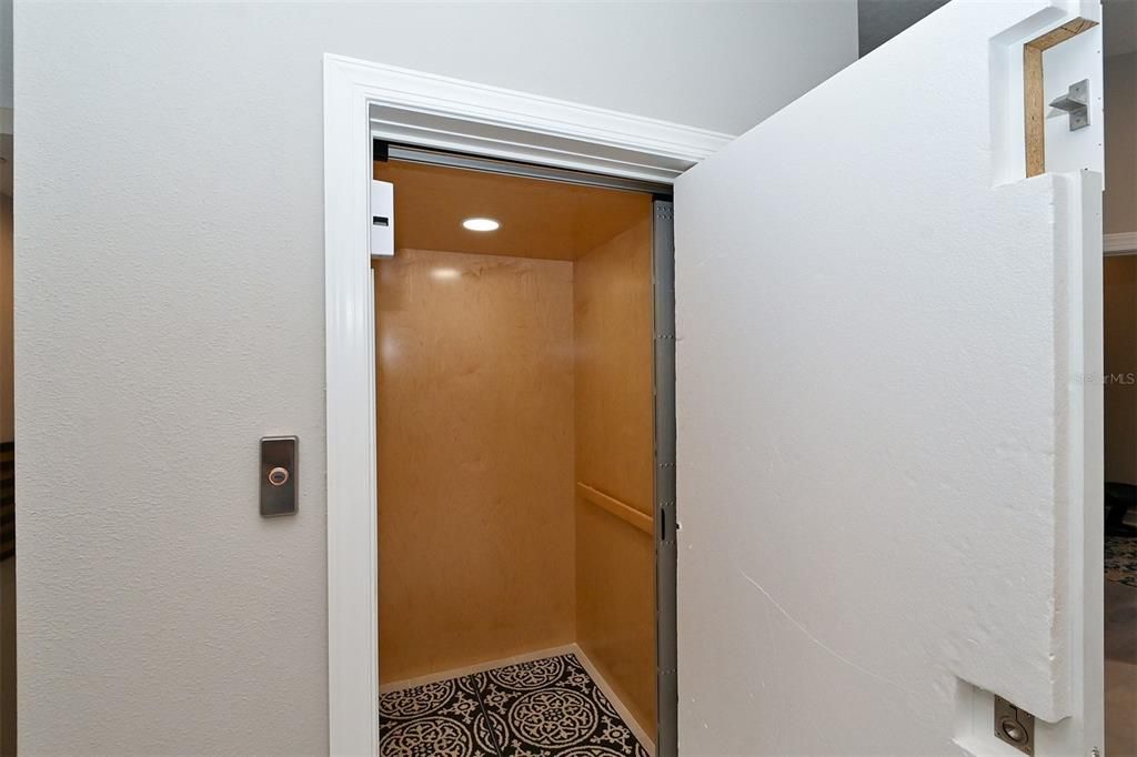 Activo con contrato: $499,000 (3 camas, 3 baños, 1825 Pies cuadrados)