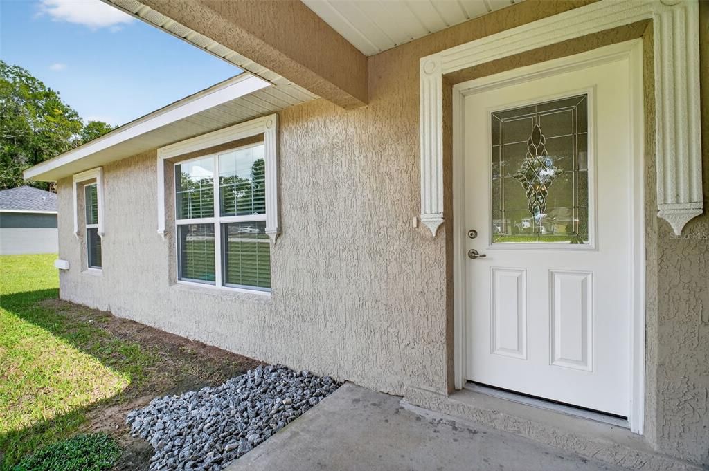 Active With Contract: $237,400 (3 beds, 2 baths, 1053 Square Feet)