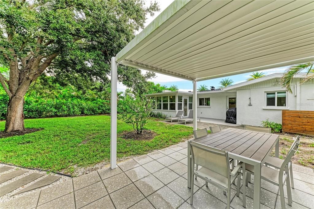 For Rent: $5,475 (2 beds, 2 baths, 1200 Square Feet)