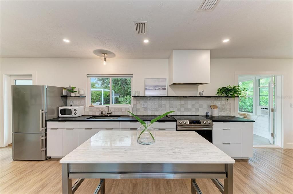 For Rent: $5,475 (2 beds, 2 baths, 1200 Square Feet)