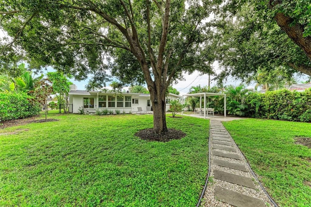 For Rent: $5,475 (2 beds, 2 baths, 1200 Square Feet)