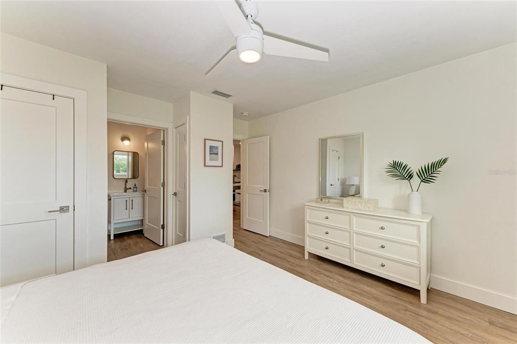 For Rent: $5,475 (2 beds, 2 baths, 1200 Square Feet)