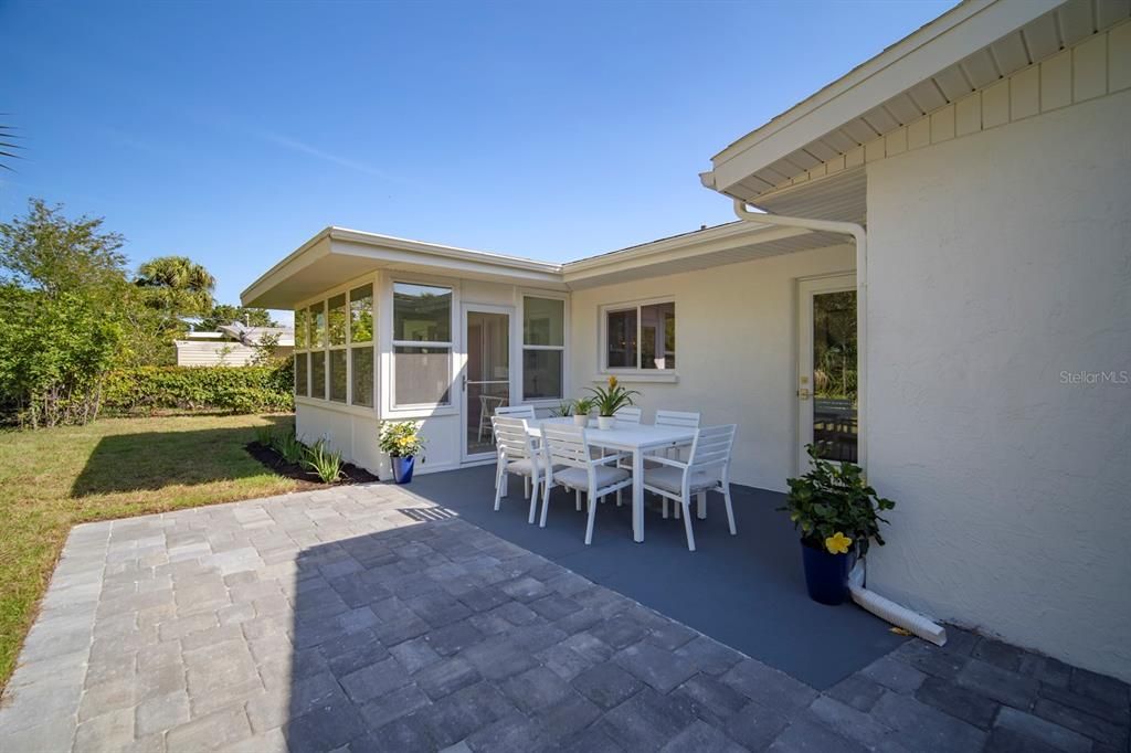 For Rent: $5,475 (2 beds, 2 baths, 1200 Square Feet)