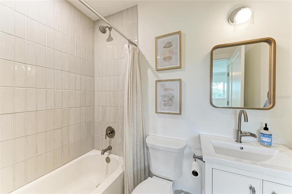 For Rent: $5,475 (2 beds, 2 baths, 1200 Square Feet)