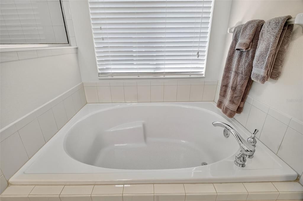 For Sale: $385,000 (3 beds, 2 baths, 1473 Square Feet)