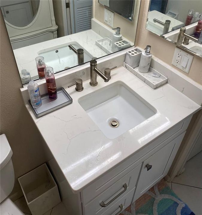 For Sale: $449,000 (2 beds, 2 baths, 885 Square Feet)