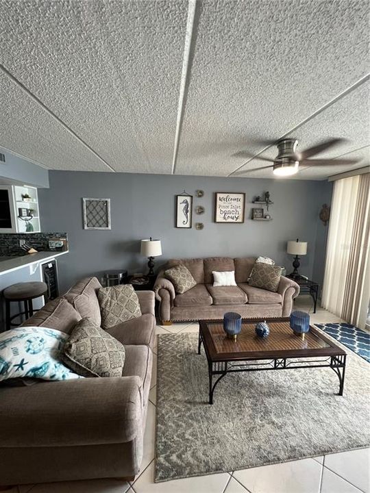 For Sale: $449,000 (2 beds, 2 baths, 885 Square Feet)