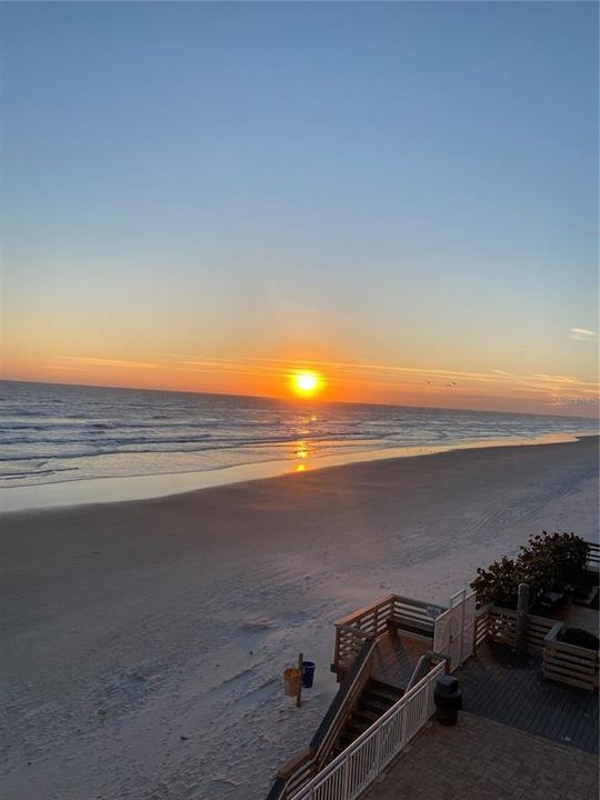 For Sale: $449,000 (2 beds, 2 baths, 885 Square Feet)