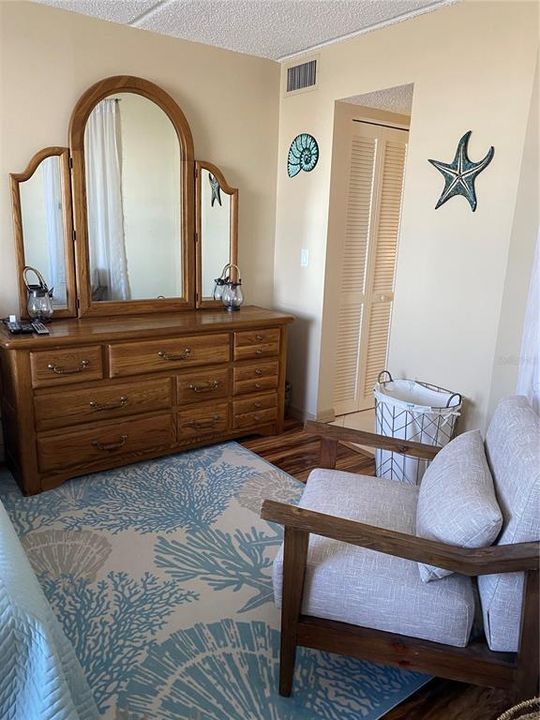 For Sale: $449,000 (2 beds, 2 baths, 885 Square Feet)