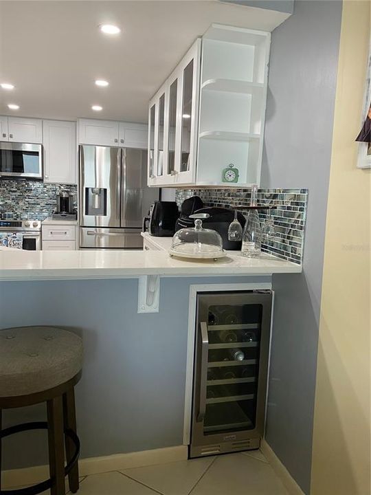 For Sale: $449,000 (2 beds, 2 baths, 885 Square Feet)