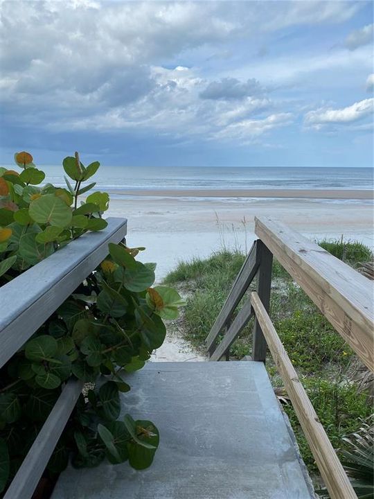 For Sale: $449,000 (2 beds, 2 baths, 885 Square Feet)