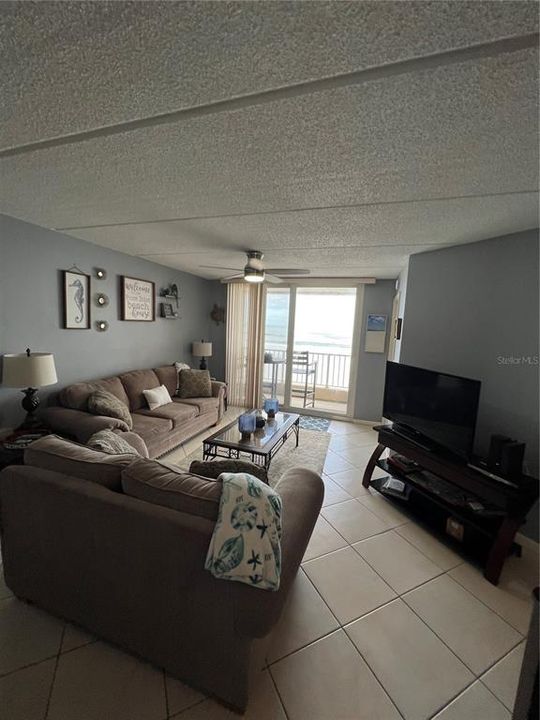 For Sale: $449,000 (2 beds, 2 baths, 885 Square Feet)