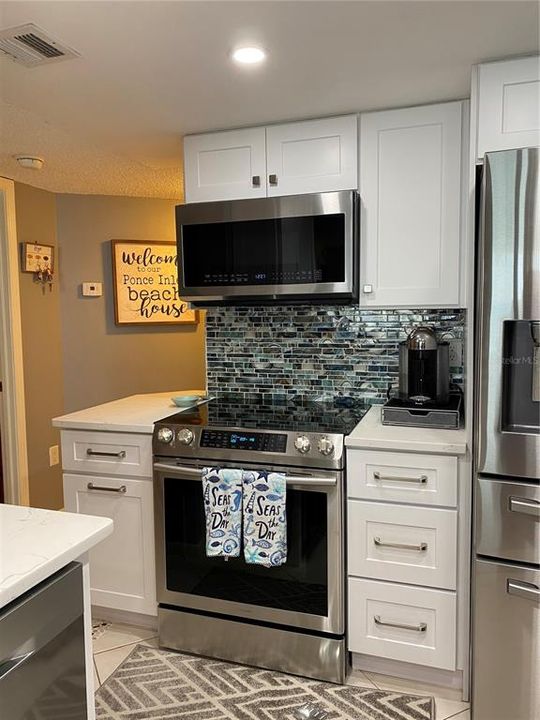 For Sale: $449,000 (2 beds, 2 baths, 885 Square Feet)