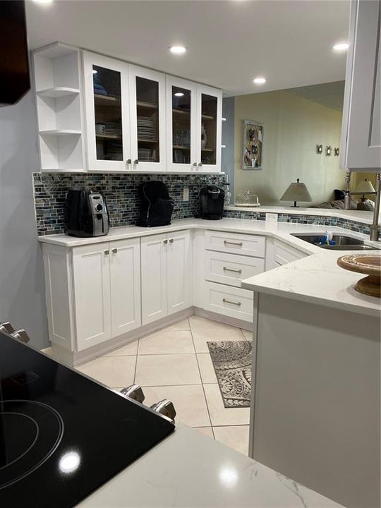 For Sale: $449,000 (2 beds, 2 baths, 885 Square Feet)