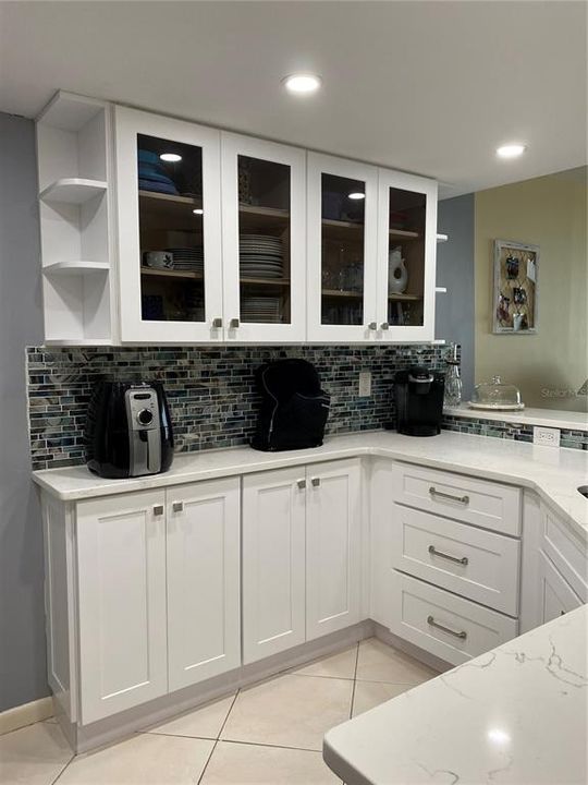 For Sale: $449,000 (2 beds, 2 baths, 885 Square Feet)