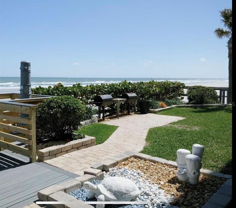 For Sale: $449,000 (2 beds, 2 baths, 885 Square Feet)