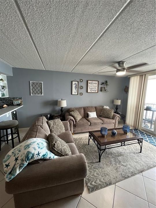 For Sale: $449,000 (2 beds, 2 baths, 885 Square Feet)