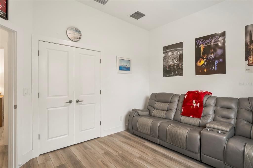 待售: $449,500 (4 贝兹, 2 浴室, 2125 平方英尺)