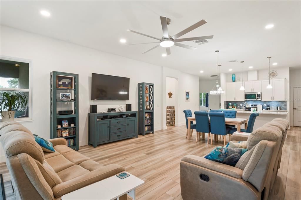 待售: $449,500 (4 贝兹, 2 浴室, 2125 平方英尺)