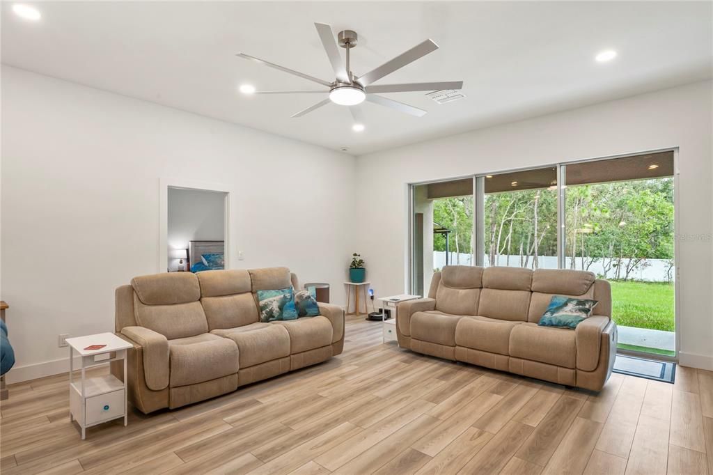 待售: $449,500 (4 贝兹, 2 浴室, 2125 平方英尺)