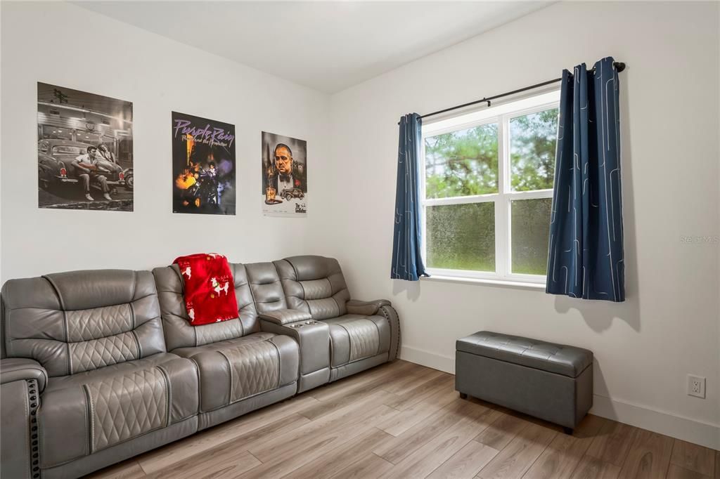 待售: $449,500 (4 贝兹, 2 浴室, 2125 平方英尺)