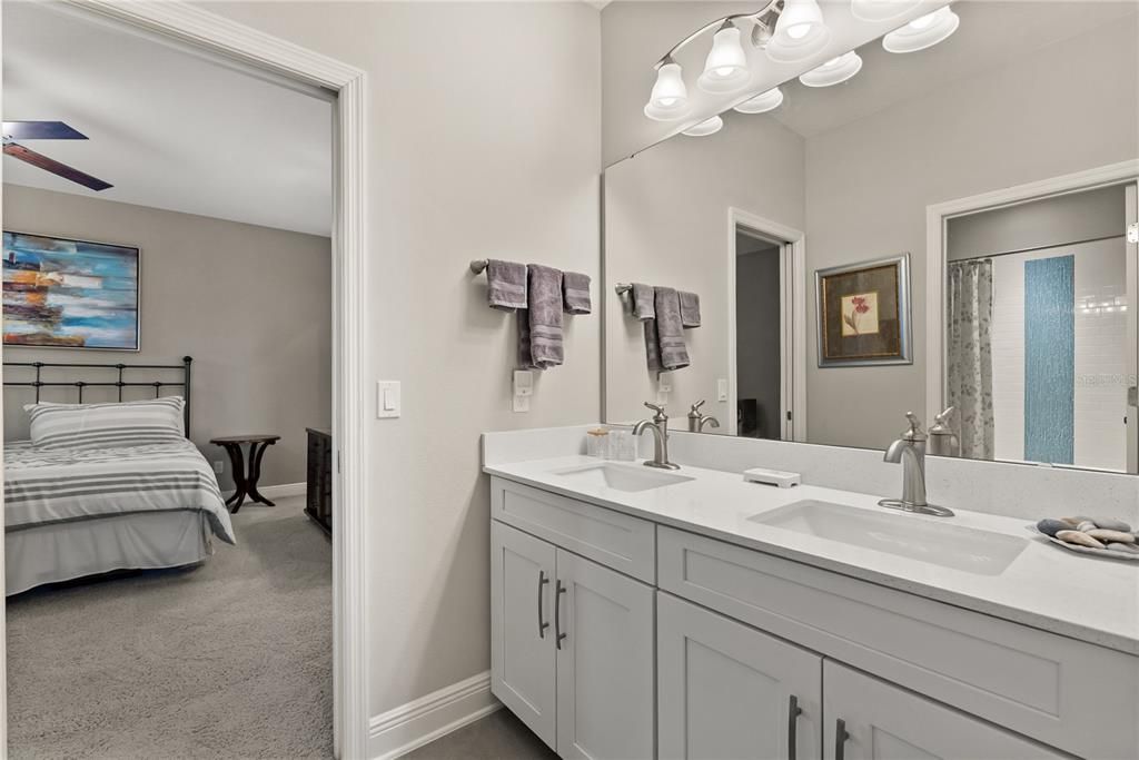 For Sale: $900,000 (5 beds, 3 baths, 3904 Square Feet)