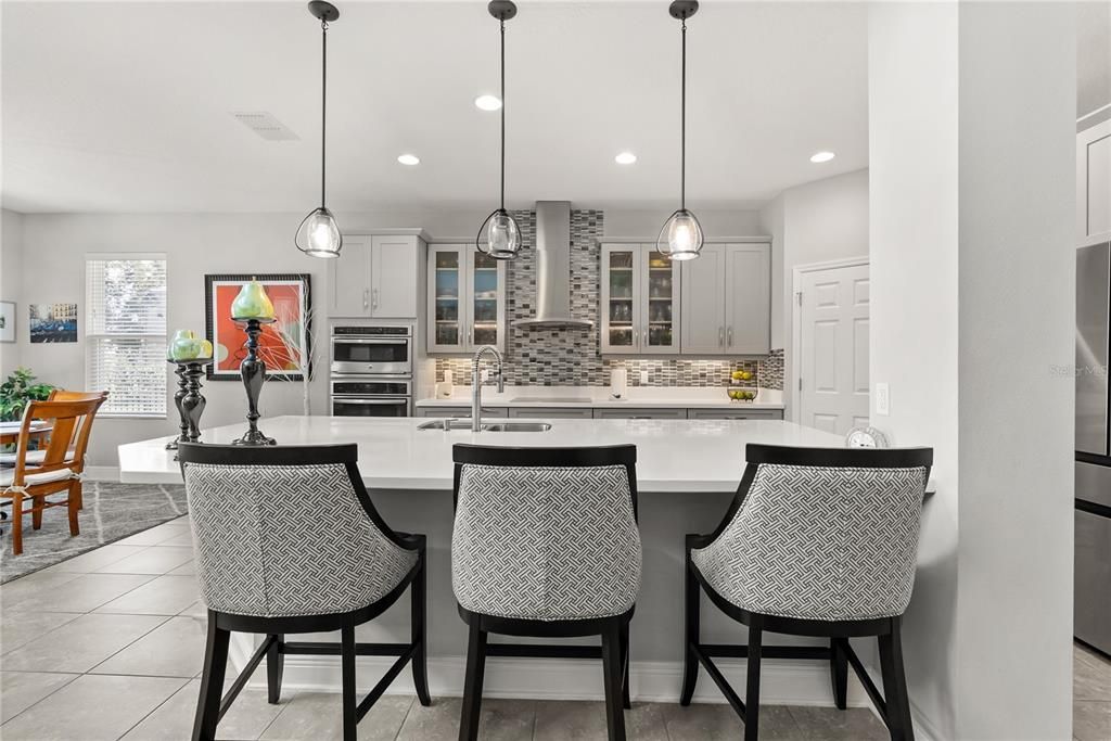 For Sale: $900,000 (5 beds, 3 baths, 3904 Square Feet)