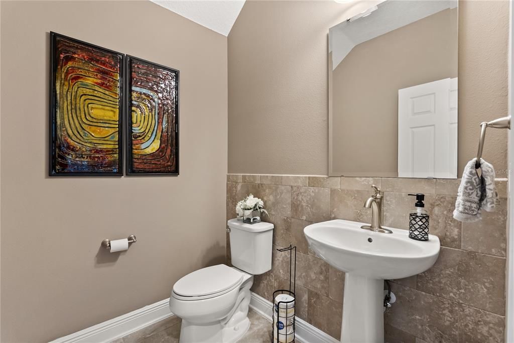 For Sale: $900,000 (5 beds, 3 baths, 3904 Square Feet)