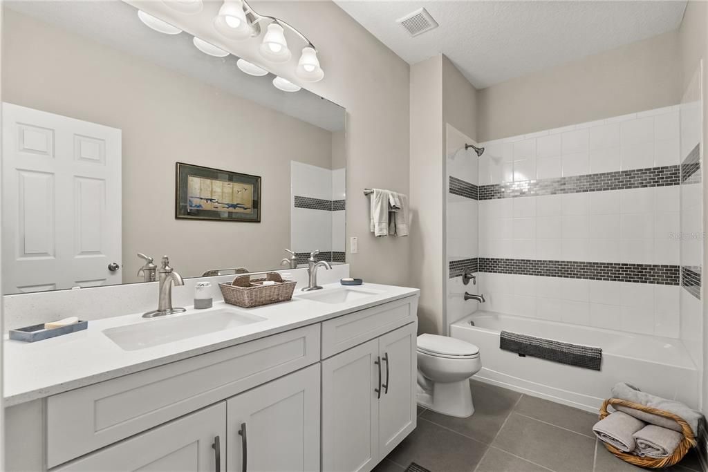 For Sale: $900,000 (5 beds, 3 baths, 3904 Square Feet)