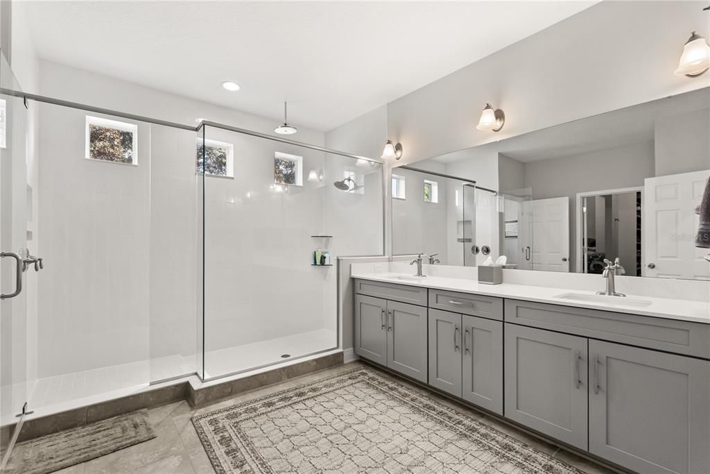 For Sale: $900,000 (5 beds, 3 baths, 3904 Square Feet)